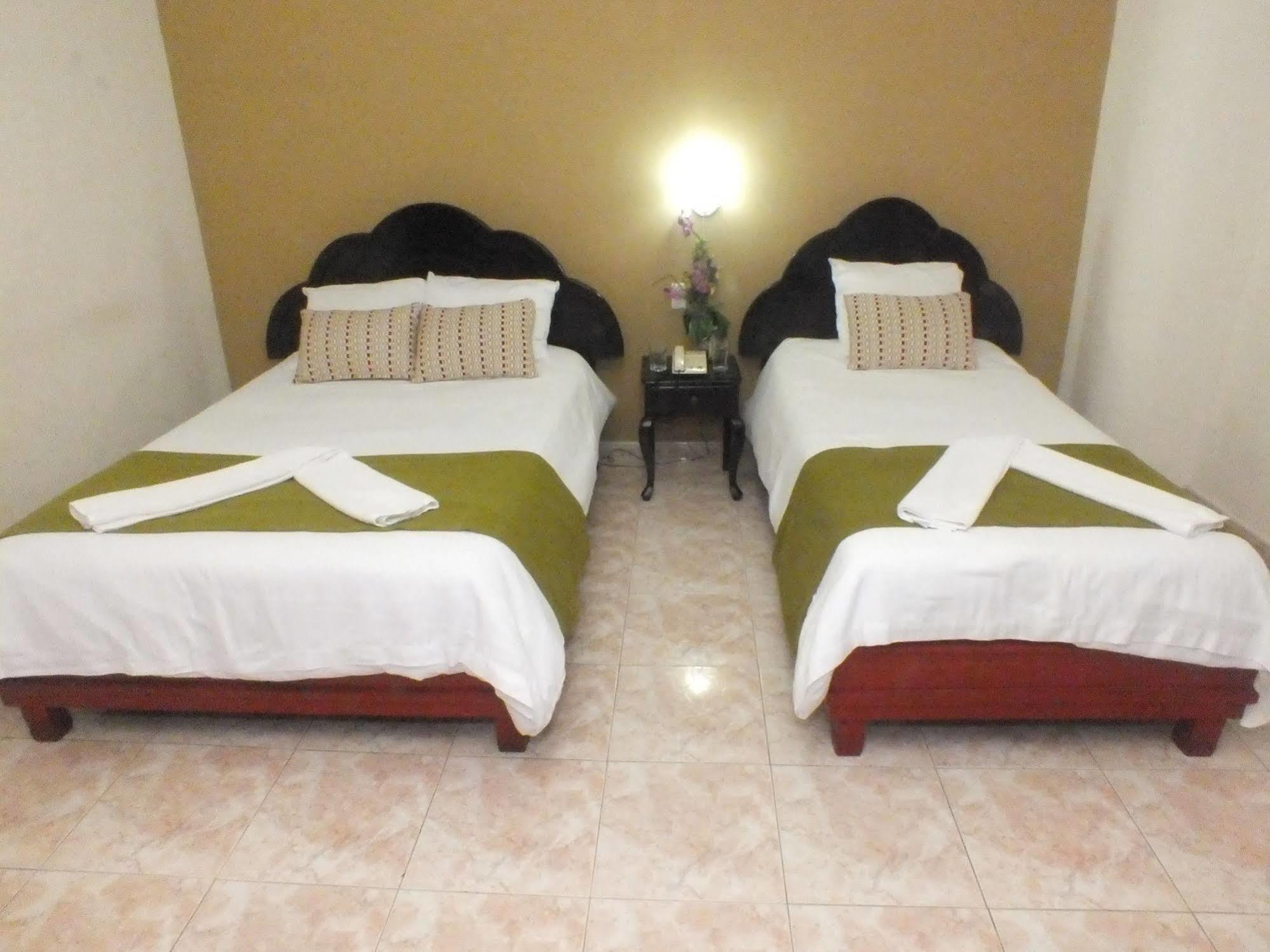 Hotel Puerta Del Sol เดวิด ภายนอก รูปภาพ